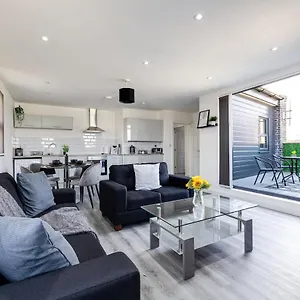  Apartment Floor With Private Balcony In Centre By Hass Haus